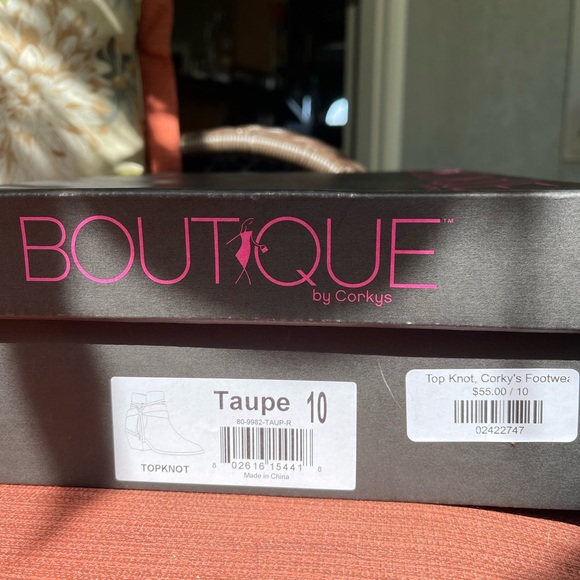 Boutique by Corky’s size 10 taupe shoe boot in original box - Picture 8 of 11